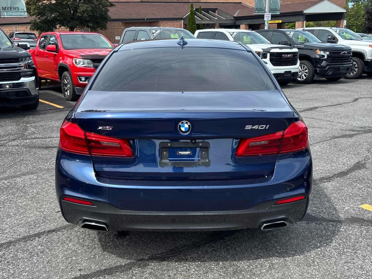 BMW 540 i xDrive * DIS* INDIVIDUAL* ОБДУХВАНЕ* H/K* 360* , снимка 4 - Автомобили и джипове - 55743701