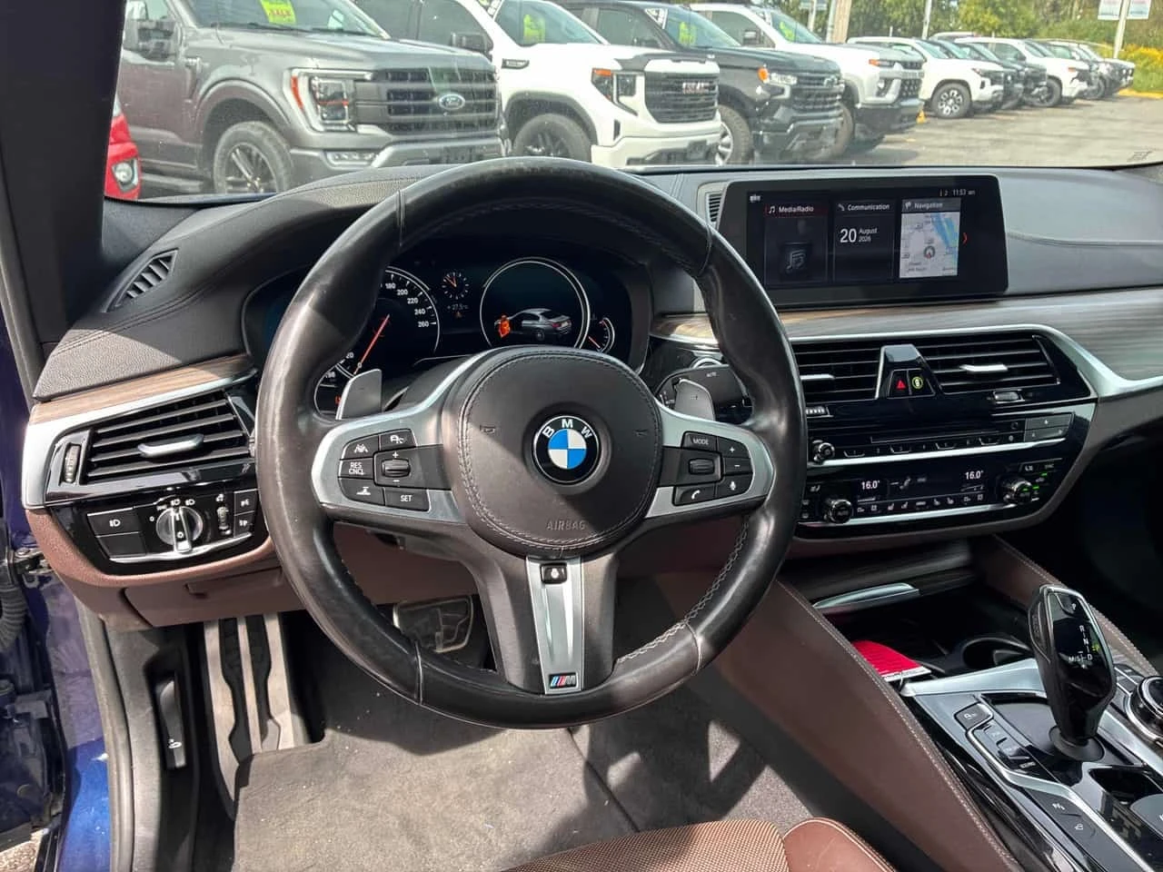 BMW 540 i xDrive * DIS* INDIVIDUAL* ОБДУХВАНЕ* H/K* 360* , снимка 14 - Автомобили и джипове - 55743701