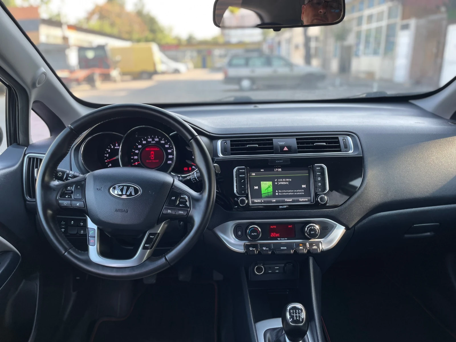 Kia Rio 1.4 Exclusive, снимка 8 - Автомобили и джипове - 55904723