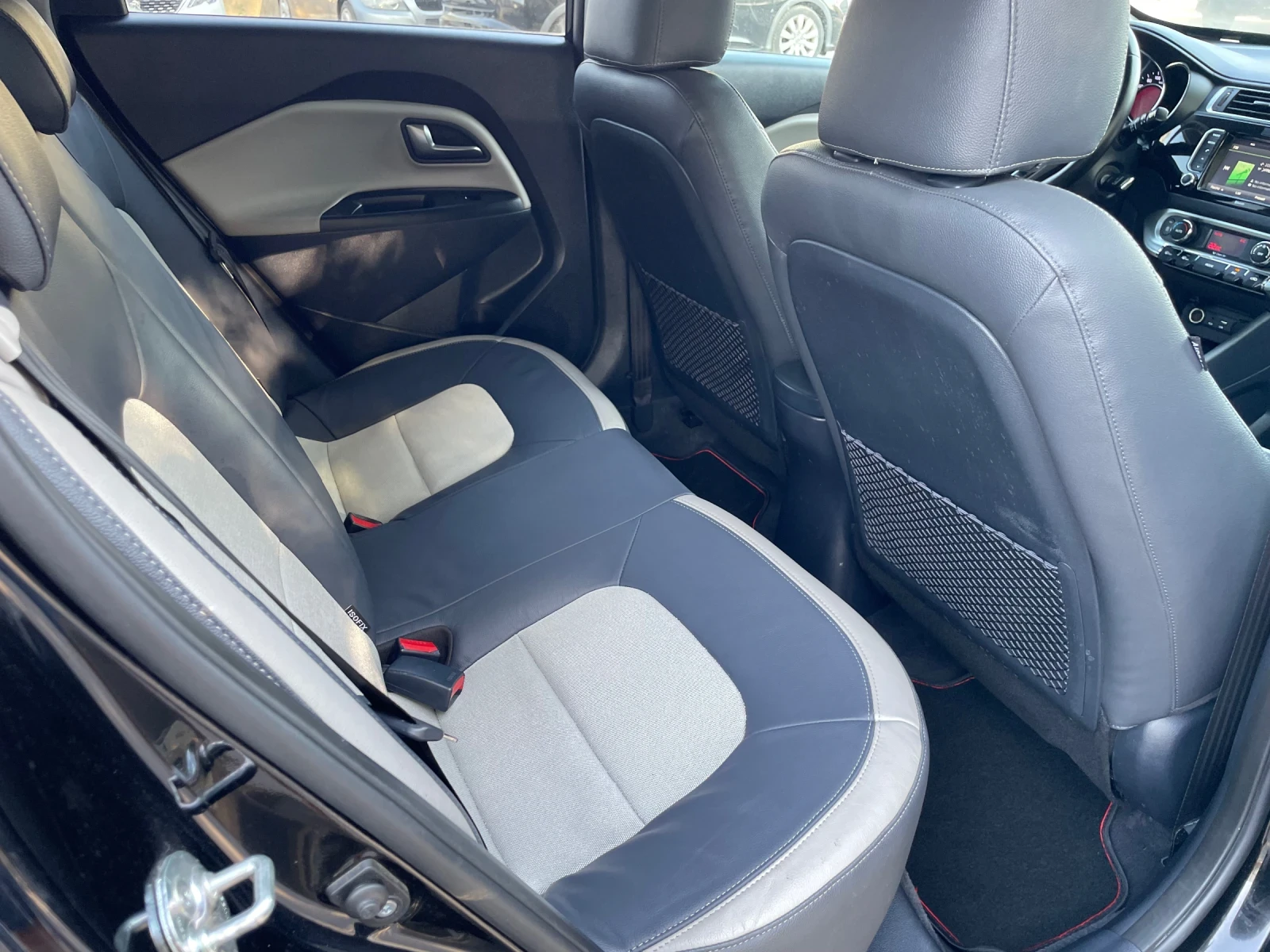 Kia Rio 1.4 Exclusive, снимка 10 - Автомобили и джипове - 55904723