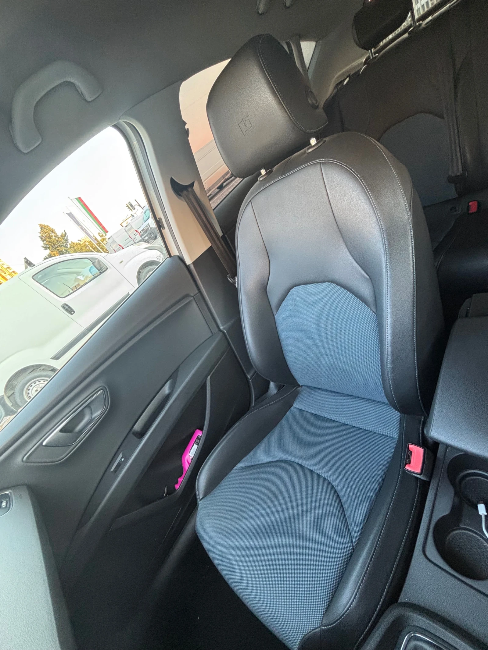 Seat Leon 1.6TDI * CONNECT* , снимка 13 - Автомобили и джипове - 56200948