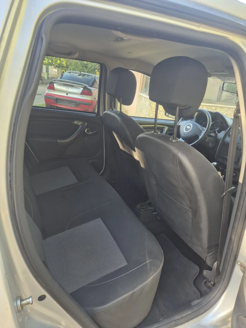 Dacia Duster 1.5dci, снимка 9 - Автомобили и джипове - 52188576