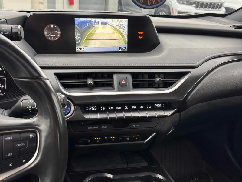 Lexus UX 250h  CARFAX * ФИНАНСИРАНЕ, снимка 9 - Автомобили и джипове - 53072740