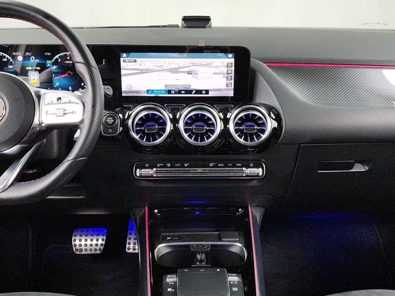 Mercedes-Benz GLA 250 2.5 4matic Висок клас оборудване, снимка 14 - Автомобили и джипове - 55750923