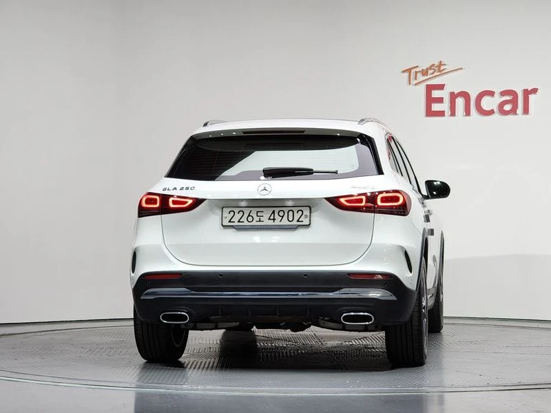 Mercedes-Benz GLA 250 2.5 4matic Висок клас оборудване, снимка 4 - Автомобили и джипове - 55750923