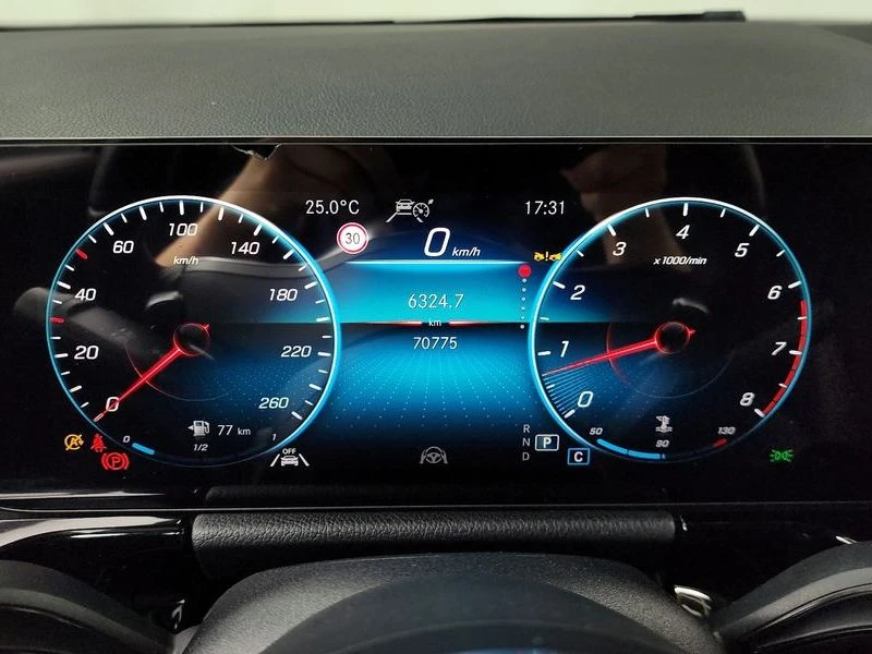 Mercedes-Benz GLA 250 2.5 4matic Висок клас оборудване, снимка 8 - Автомобили и джипове - 55750923