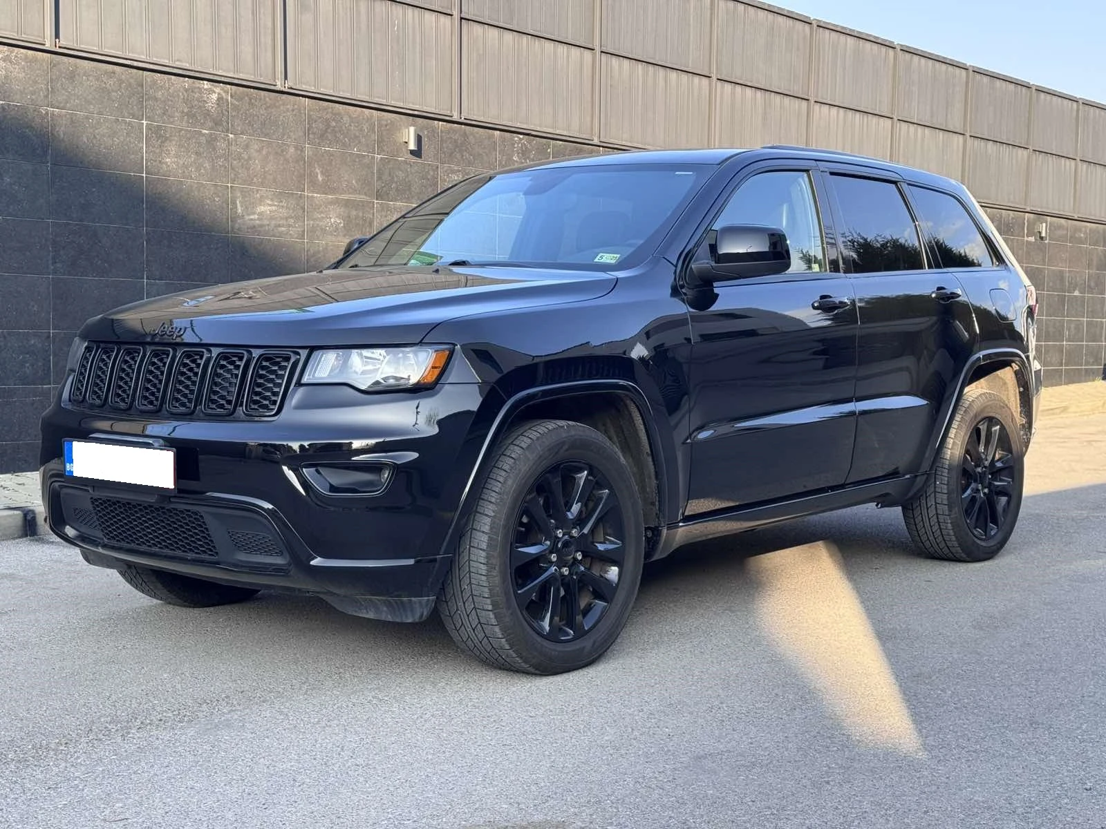 Jeep Grand cherokee Altitude 4x4, Black Optic, Кожа, 20 , 8ZF AT, снимка 2 - Автомобили и джипове - 53850632
