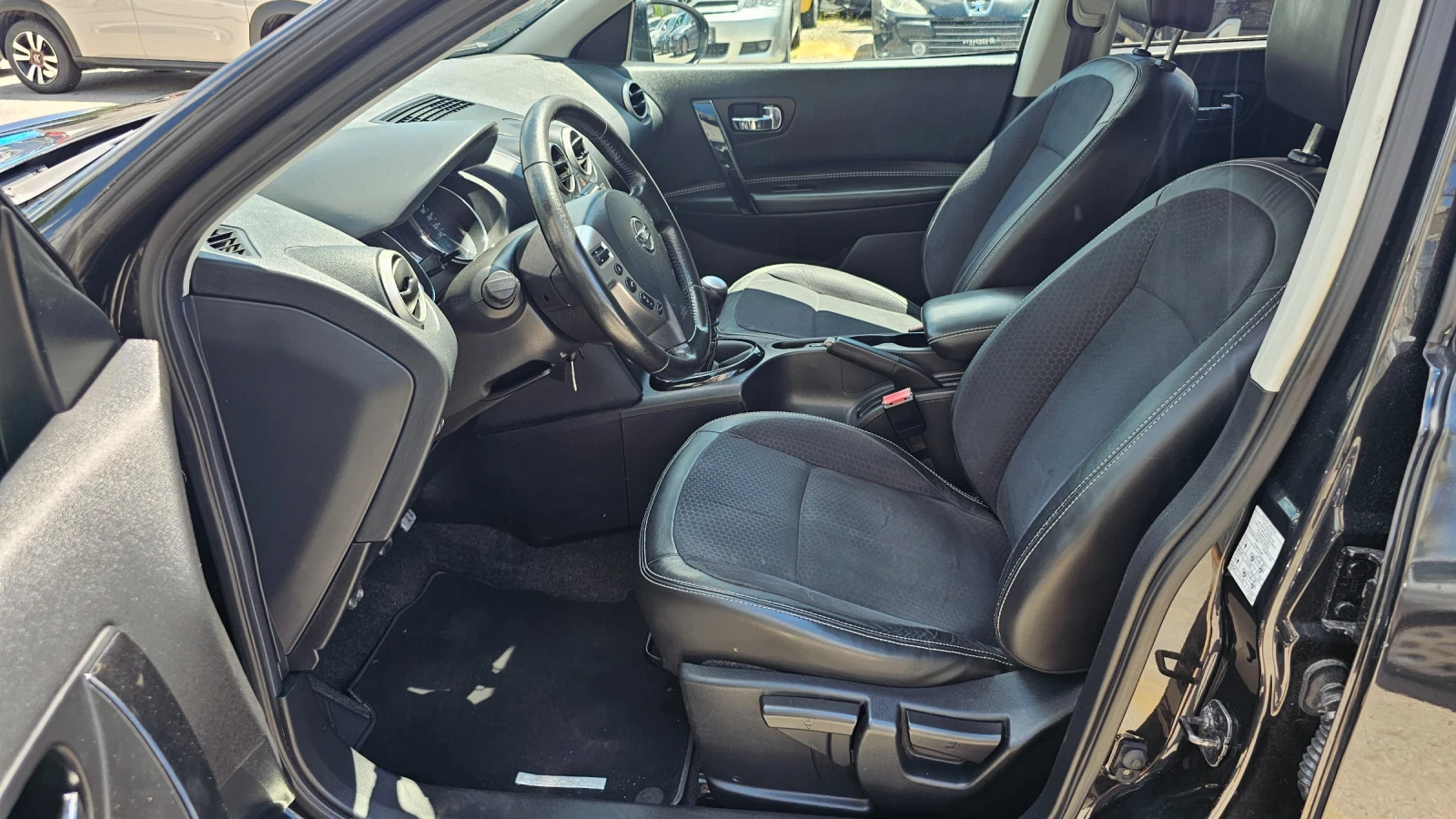 Nissan Qashqai 1.6 dci * ПАНОРАМА* НАВИГАЦИЯ* , снимка 6 - Автомобили и джипове - 54703732