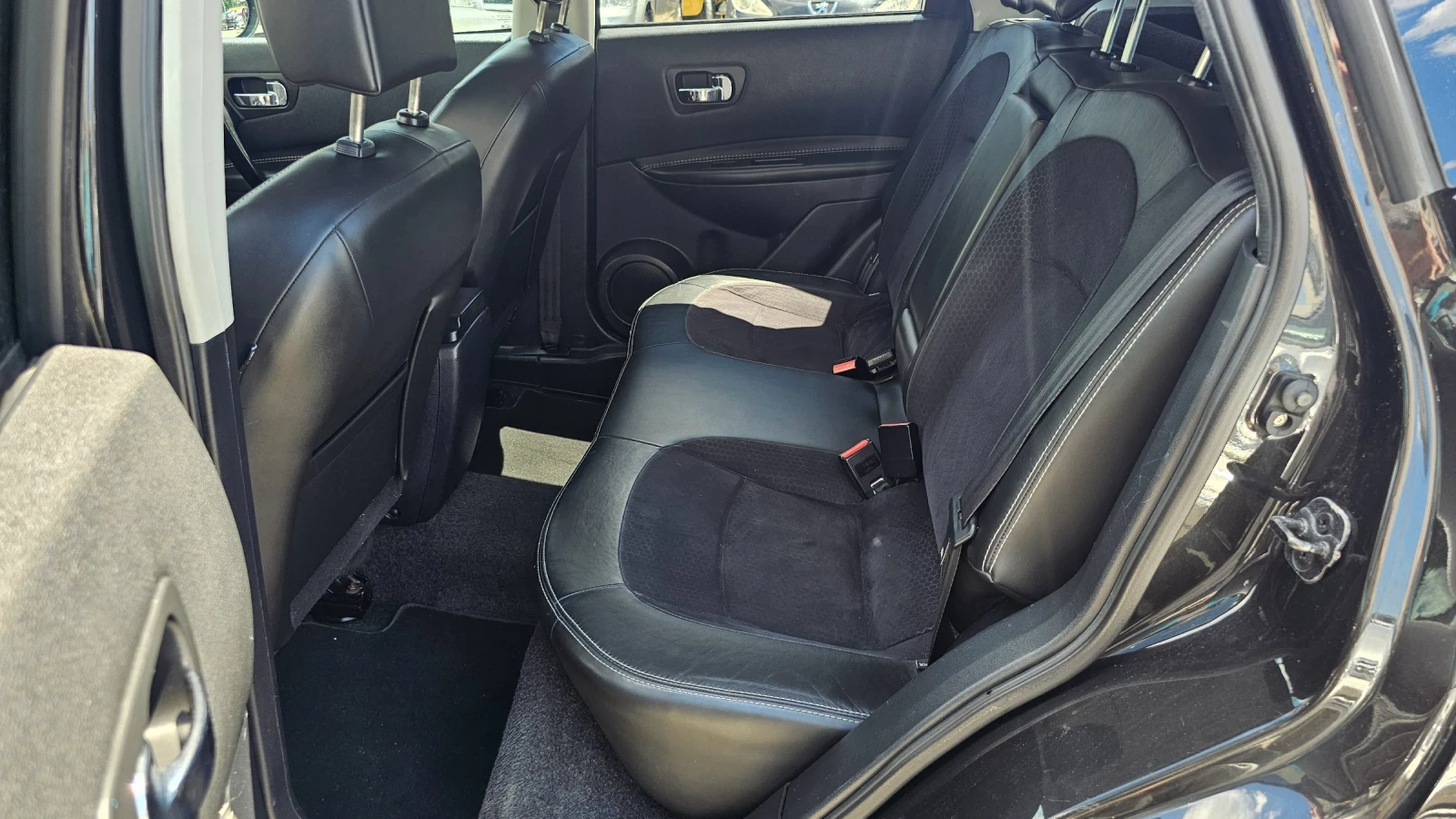 Nissan Qashqai 1.6 dci * ПАНОРАМА* НАВИГАЦИЯ* , снимка 9 - Автомобили и джипове - 54703732