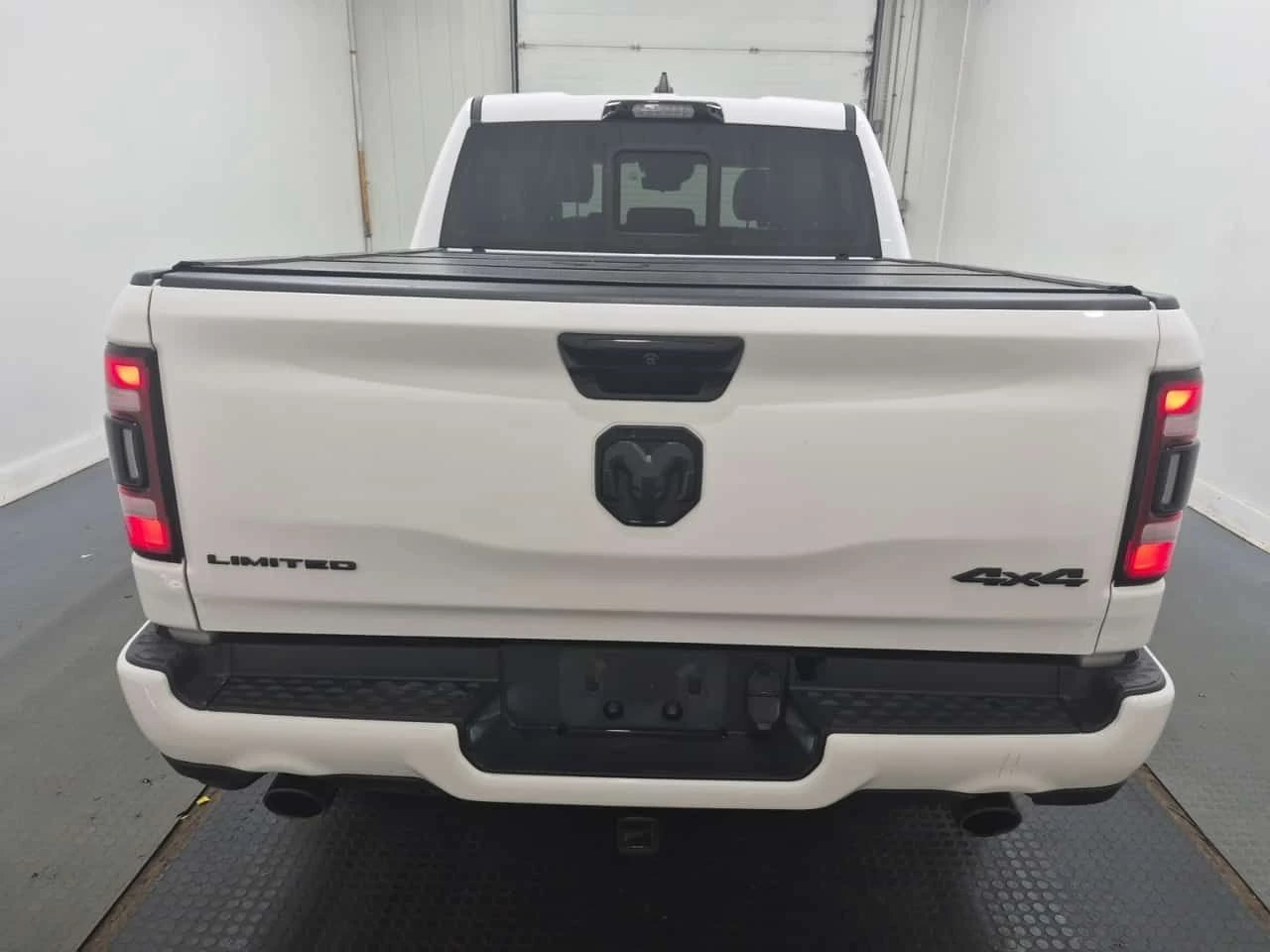 Dodge RAM 1500 LIMITED /360/Harman Kardon/ОБДУХВАНЕ/АВТОКРЕДИТ , снимка 17 - Автомобили и джипове - 55046240