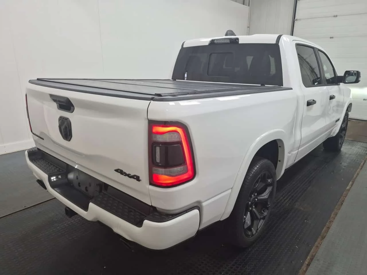 Dodge RAM 1500 LIMITED /360/Harman Kardon/ОБДУХВАНЕ/АВТОКРЕДИТ , снимка 3 - Автомобили и джипове - 55046240