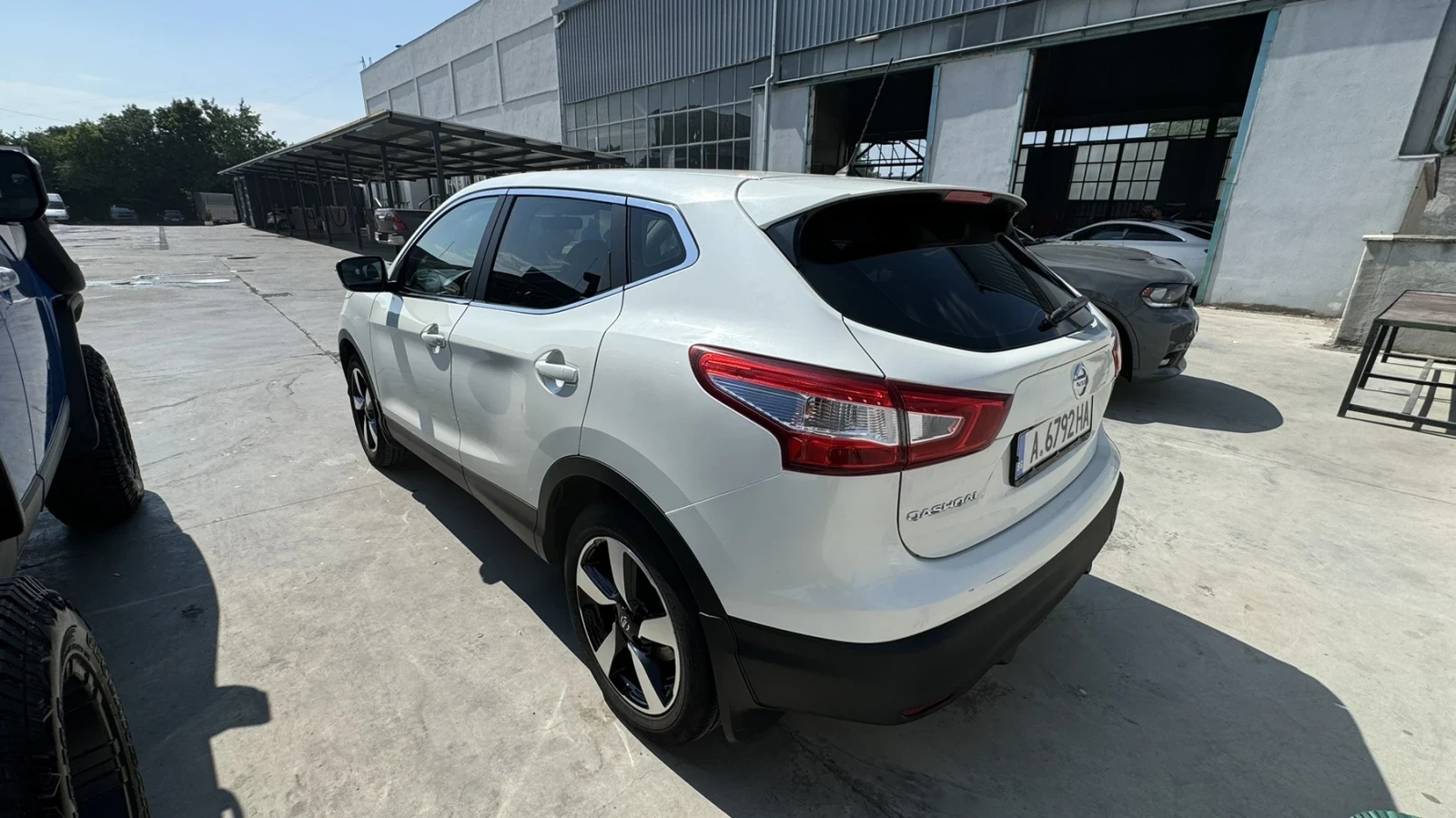Nissan Qashqai 1.2 , снимка 8 - Автомобили и джипове - 55186867