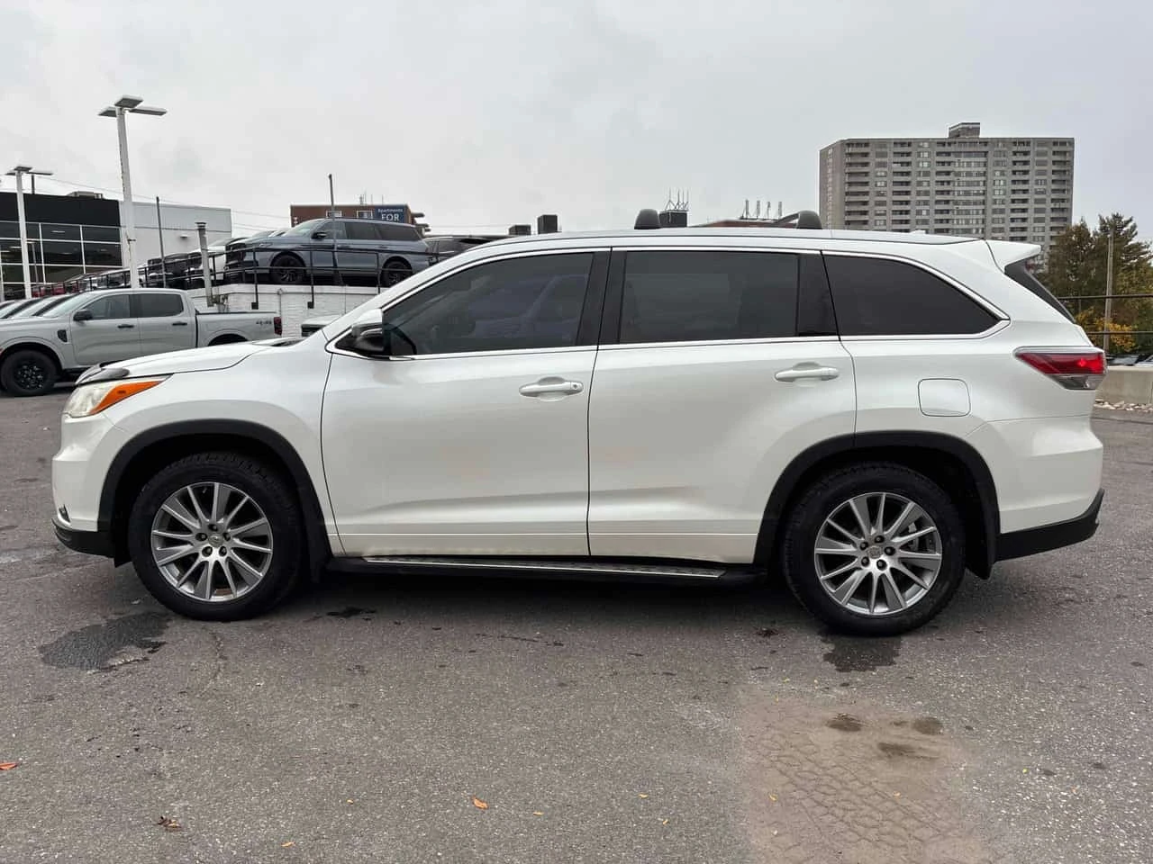 Toyota Highlander  XLE / CARFAX / ЦЕНА ДО БЪЛГАРИЯ, снимка 3 - Автомобили и джипове - 56323600