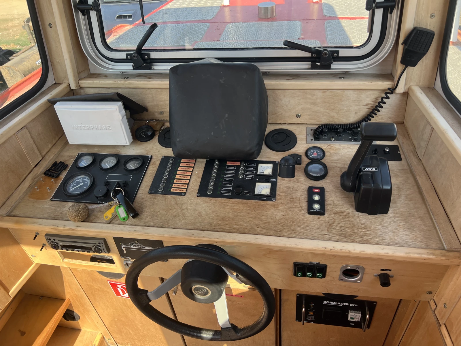   Oost Jachtwerf 8.5 , VOLVO-PENTA | Mobile.bg   17