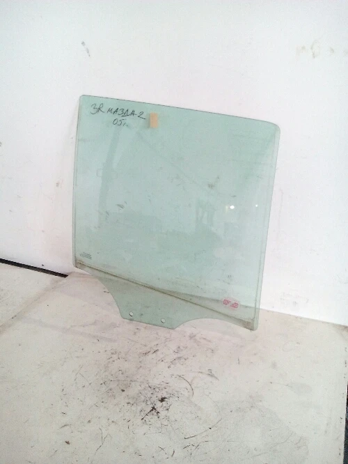 Стъкло задно дясно Мазда 2