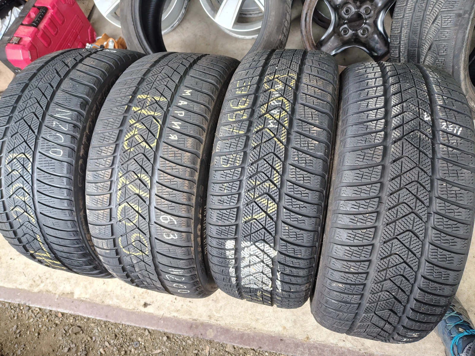 Гуми Зимни 245/45R18