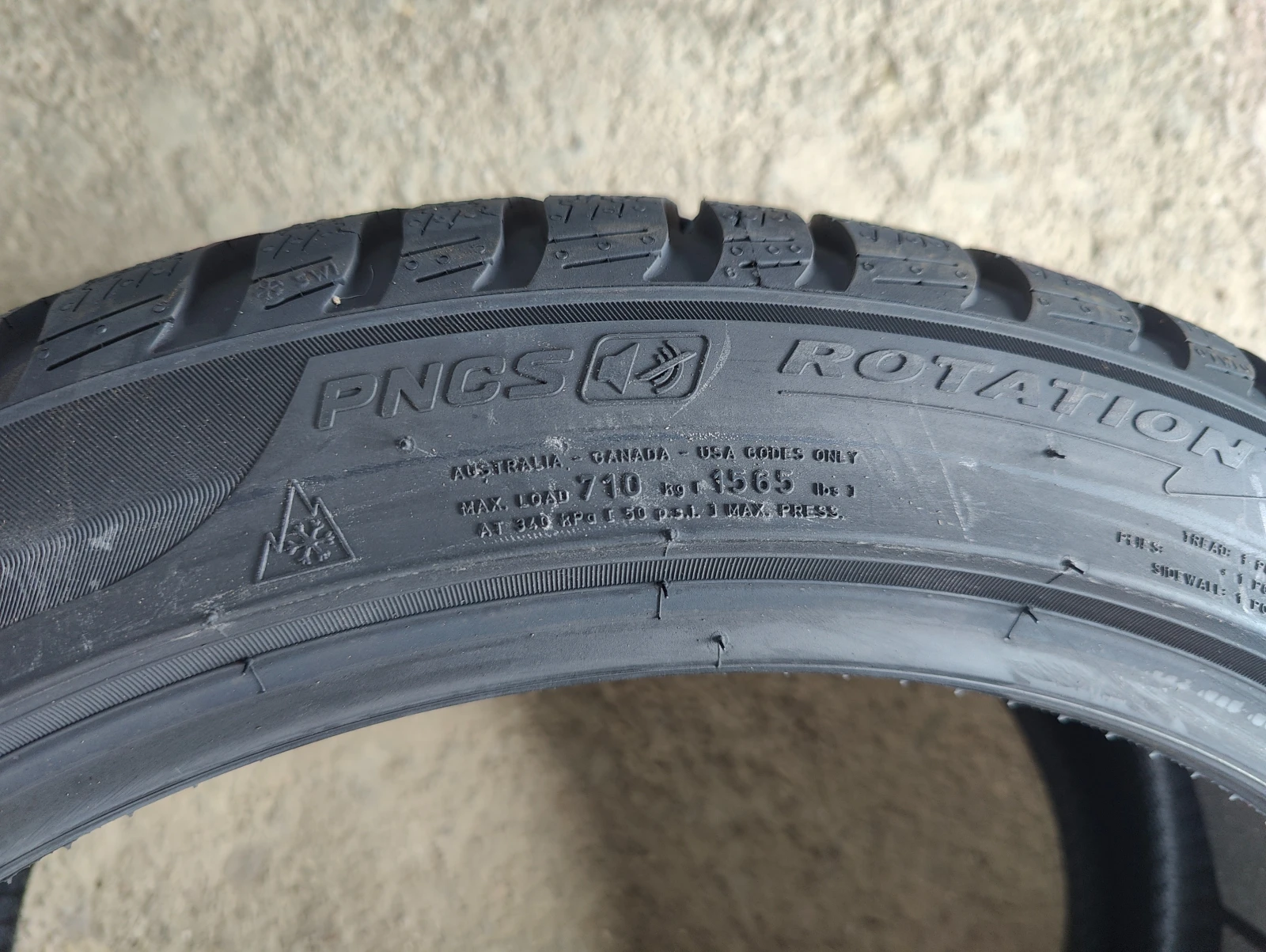 Гуми Зимни 235/40R19, снимка 16 - Гуми и джанти - 56069359