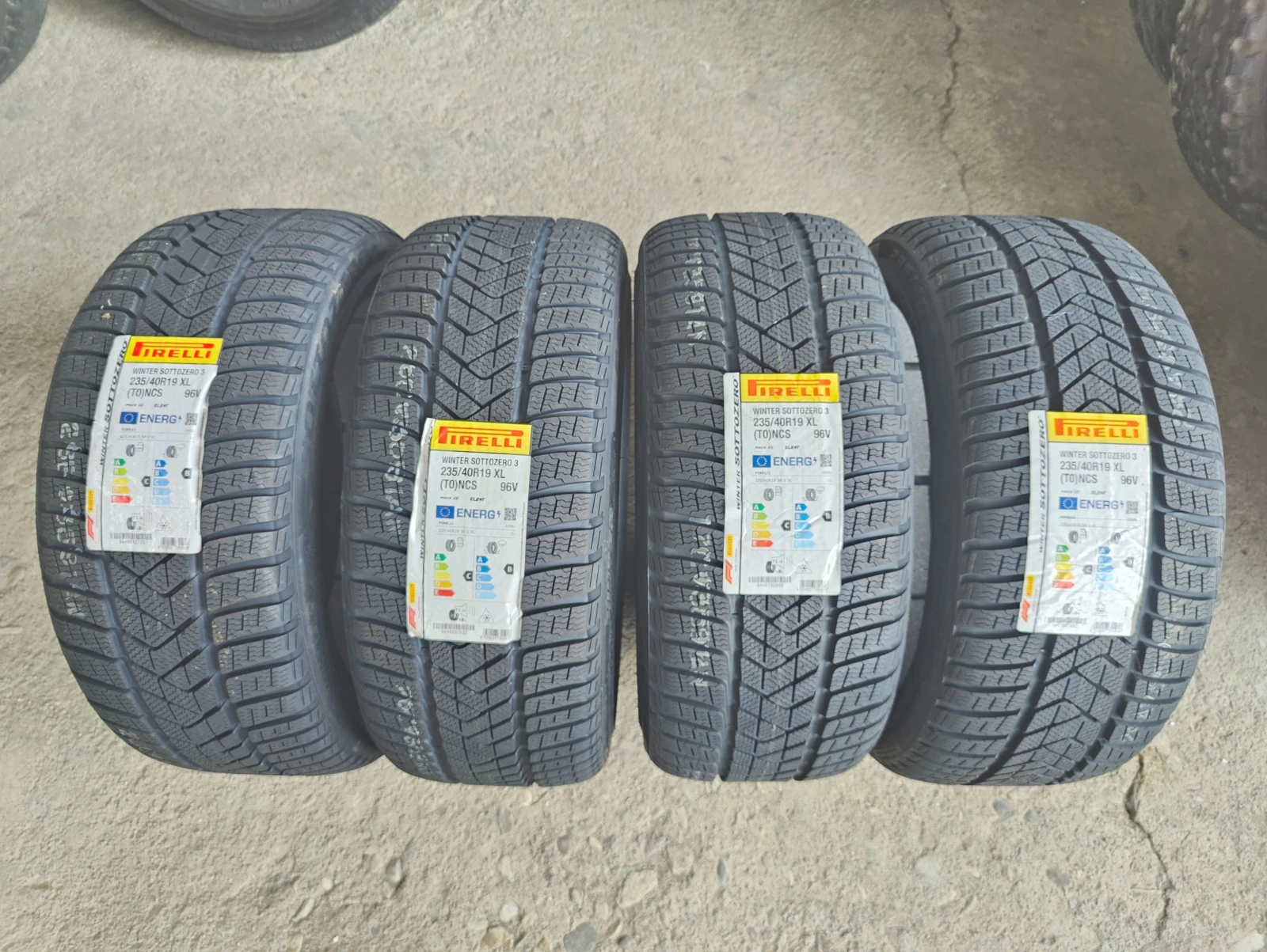 Гуми Зимни 235/40R19