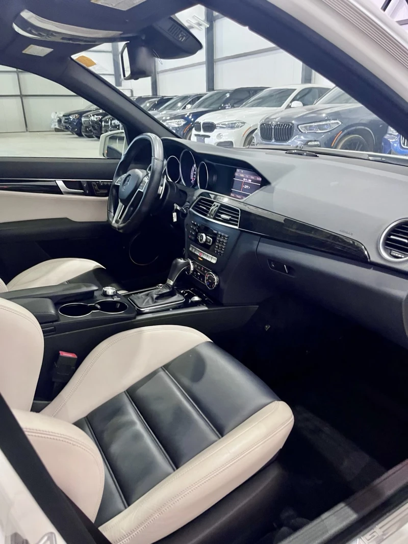 Mercedes-Benz C 63 AMG Carbon Package, снимка 12 - Автомобили и джипове - 50575567