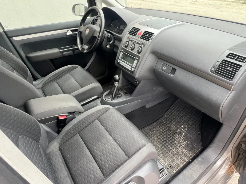 VW Touran 2.0TDI BMM, снимка 9 - Автомобили и джипове - 52645548