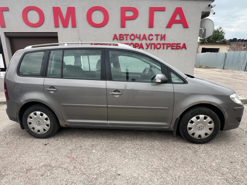 VW Touran 2.0TDI BMM, снимка 3 - Автомобили и джипове - 52645548