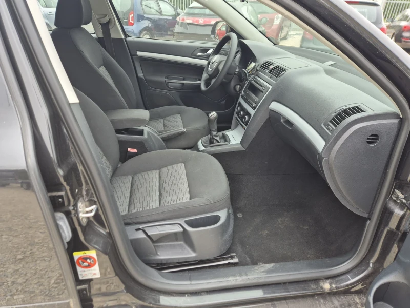 Skoda Octavia 1.2FSI NAVI, снимка 10 - Автомобили и джипове - 51835536
