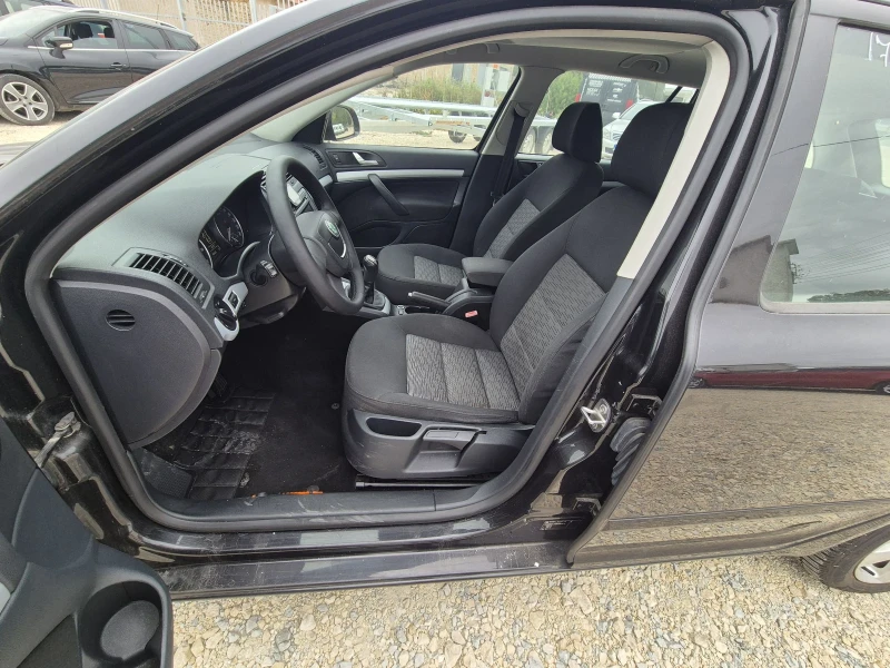 Skoda Octavia 1.2FSI NAVI, снимка 9 - Автомобили и джипове - 51835536