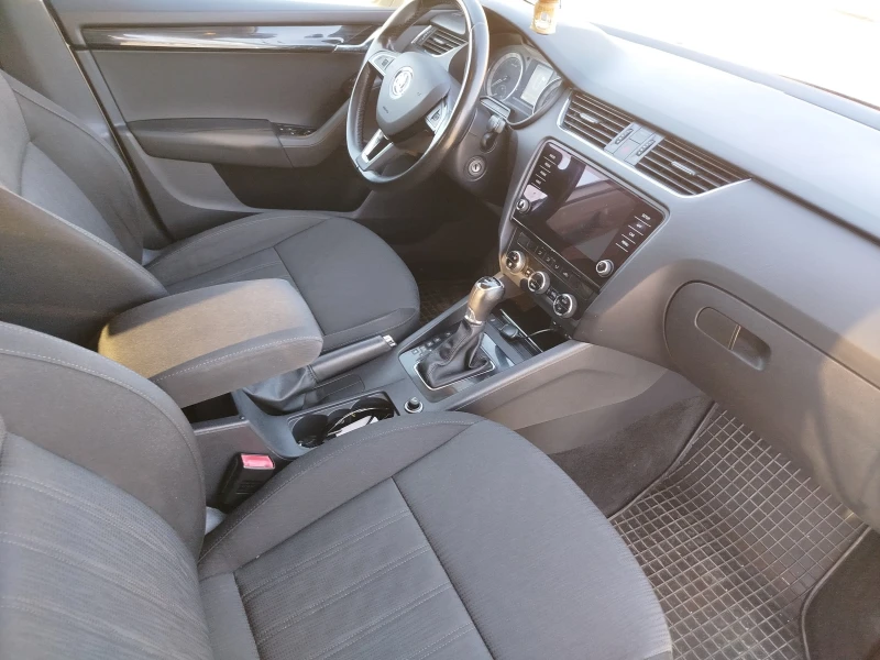 Skoda Octavia 1.6 TDI, снимка 9 - Автомобили и джипове - 51891828