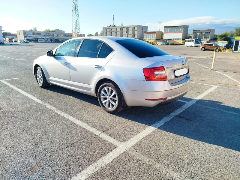 Skoda Octavia 1.6 TDI, снимка 5 - Автомобили и джипове - 51891828