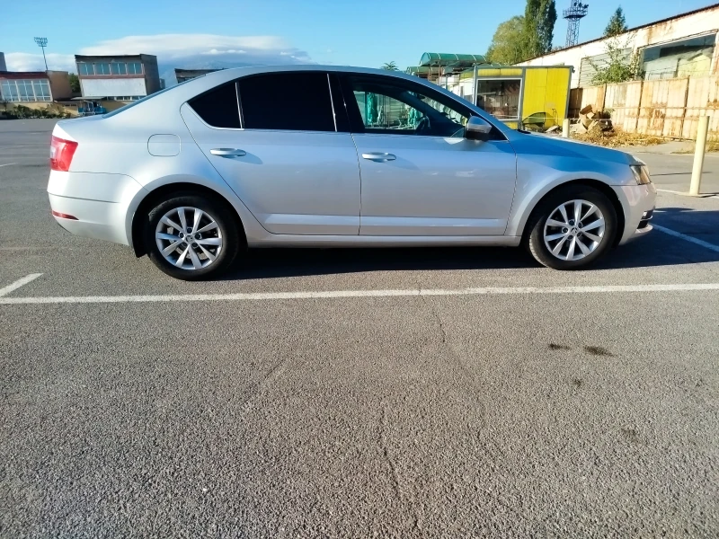 Skoda Octavia 1.6 TDI, снимка 7 - Автомобили и джипове - 51891828