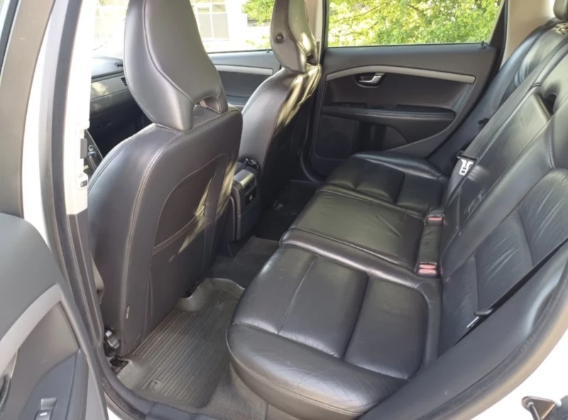 Volvo V70, снимка 10 - Автомобили и джипове - 52227100
