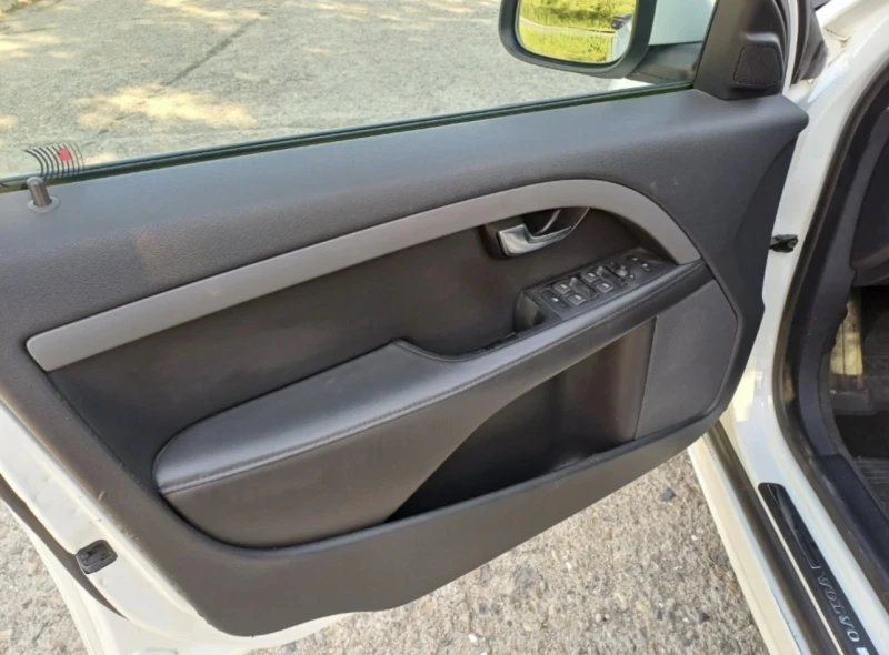 Volvo V70, снимка 12 - Автомобили и джипове - 52227100