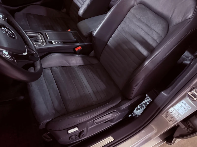 VW Passat DIGITAL* 4motion* DSG6* ПАНОРАМА* КОЖА* CarPlay* A, снимка 14 - Автомобили и джипове - 53407721