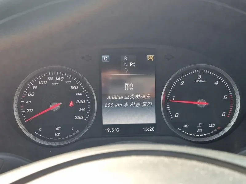 Mercedes-Benz C 200 D, снимка 15 - Автомобили и джипове - 55007167