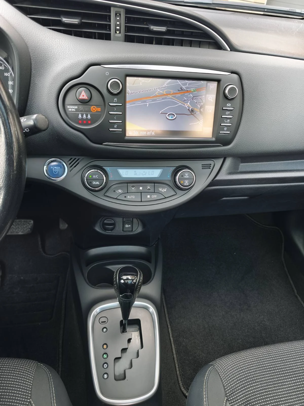 Toyota Yaris 1.5 HYBRID STYLE - изображение 9