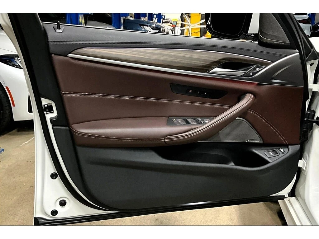 BMW 530E * xDrive * CARFAX *    | Mobile.bg   7