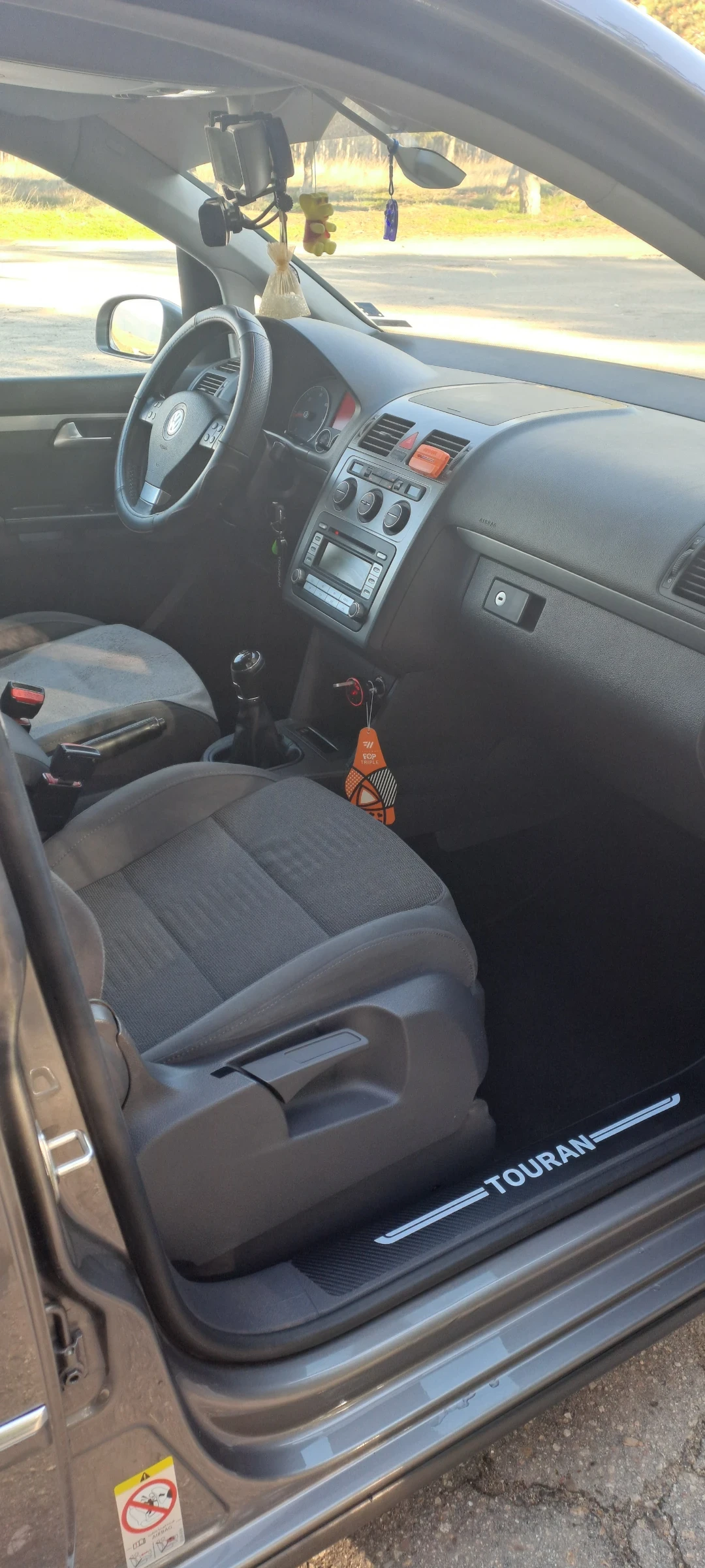 VW Touran 1.9 ТДИ, снимка 6 - Автомобили и джипове - 53831467