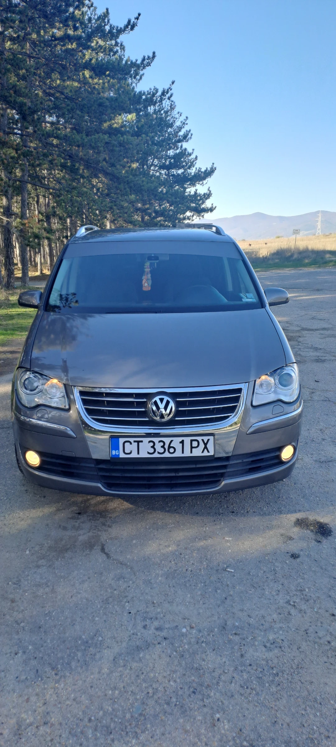 VW Touran 1.9 ТДИ, снимка 2 - Автомобили и джипове - 53831467