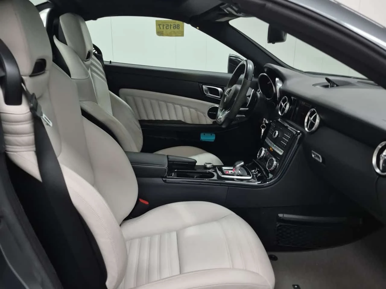 Mercedes-Benz SLC * AMG 43 * CARFAX * ПАНОРАМА * ПОДГРЕВИ* ОБДУХВАНЕ, снимка 12 - Автомобили и джипове - 54102588