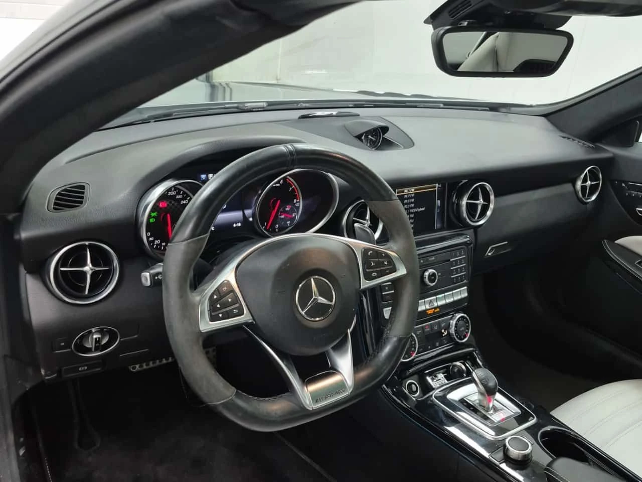 Mercedes-Benz SLC * AMG 43 * CARFAX * ПАНОРАМА * ПОДГРЕВИ* ОБДУХВАНЕ, снимка 11 - Автомобили и джипове - 54102588