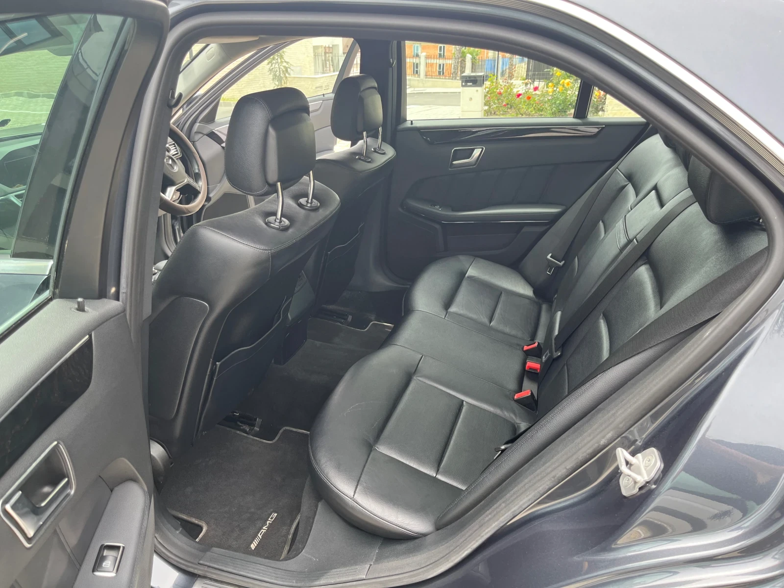 Mercedes-Benz E 220, снимка 10 - Автомобили и джипове - 54892232