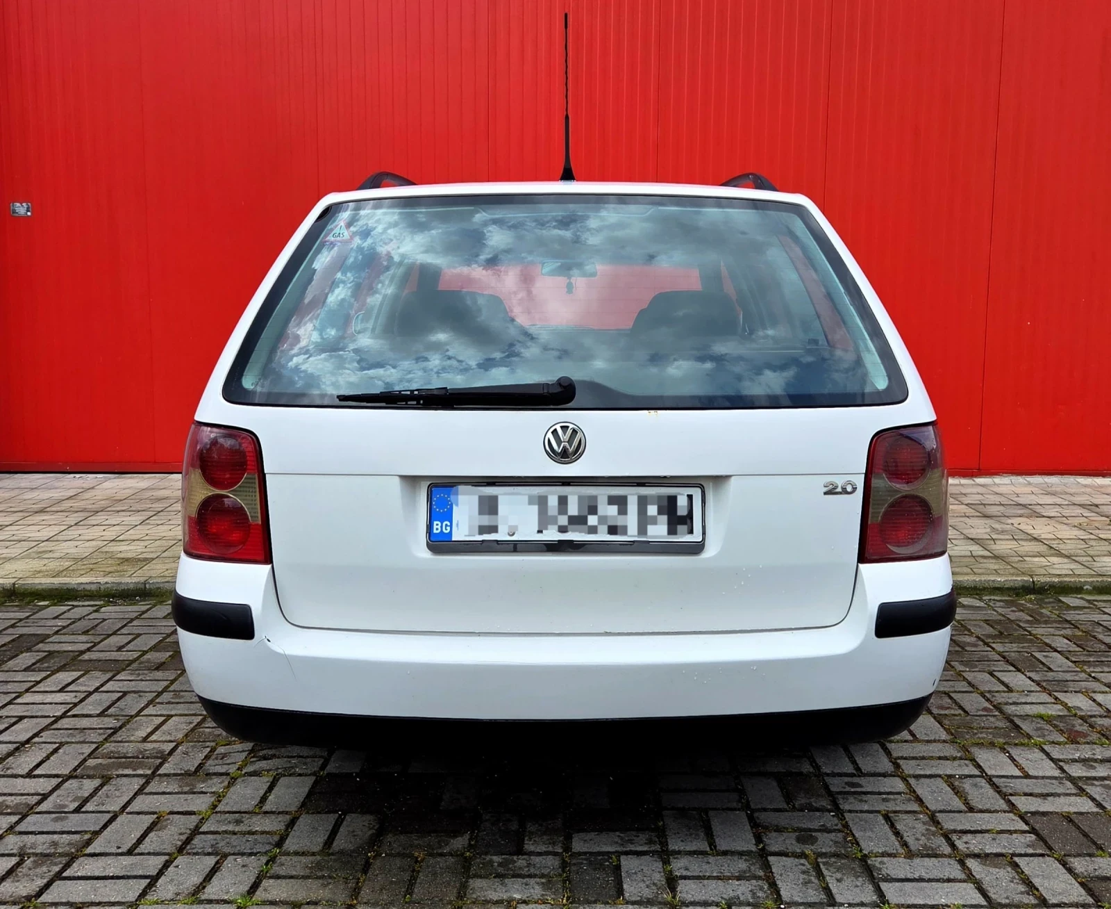 VW Passat 2.0i Бензин-Газ Региатриран, снимка 5 - Автомобили и джипове - 54933822