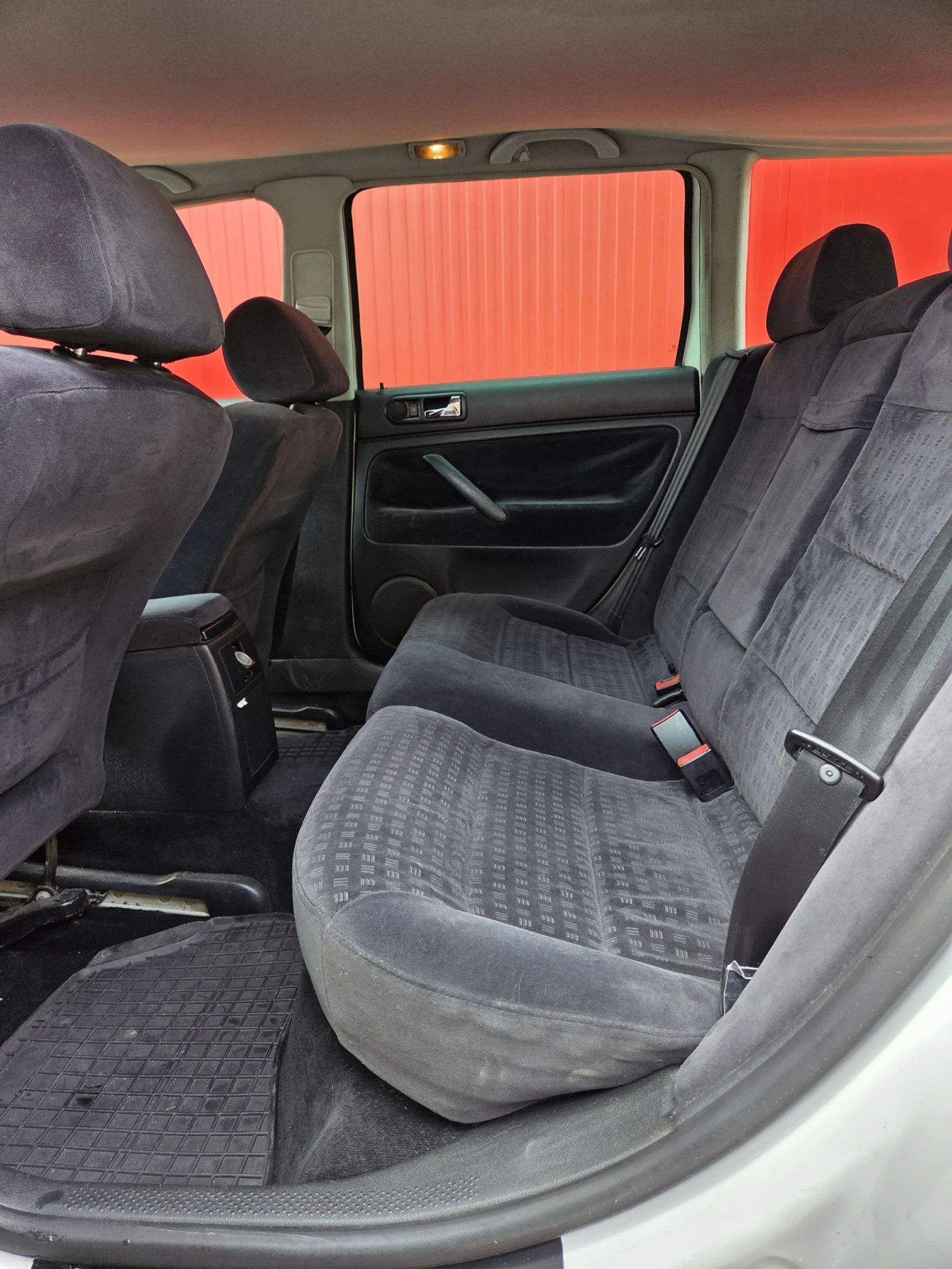 VW Passat 2.0i Бензин-Газ Региатриран, снимка 17 - Автомобили и джипове - 54933822