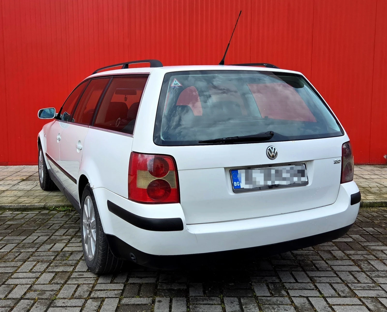 VW Passat 2.0i Бензин-Газ Региатриран, снимка 4 - Автомобили и джипове - 54933822