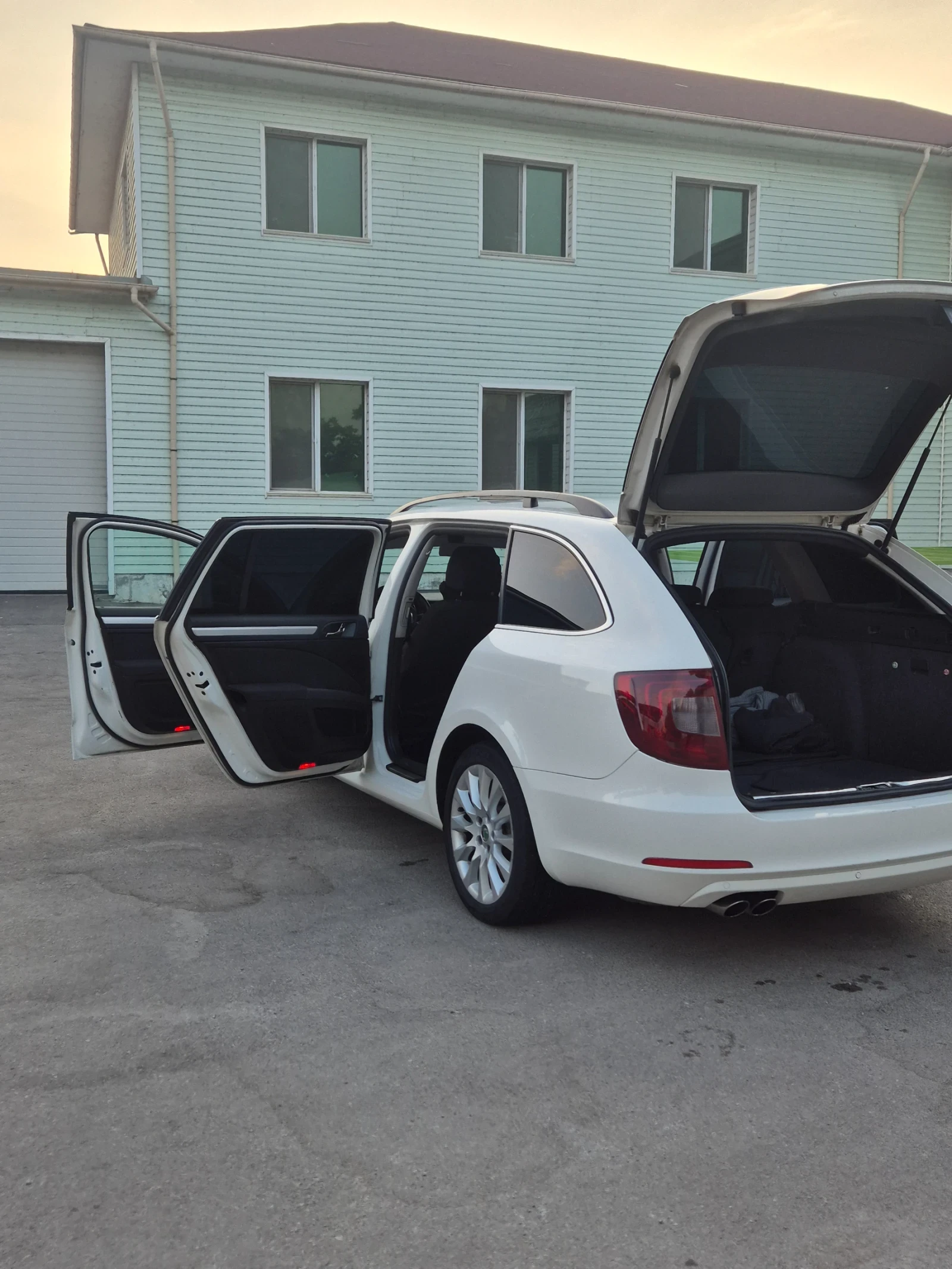 Skoda Superb, снимка 8 - Автомобили и джипове - 55781391