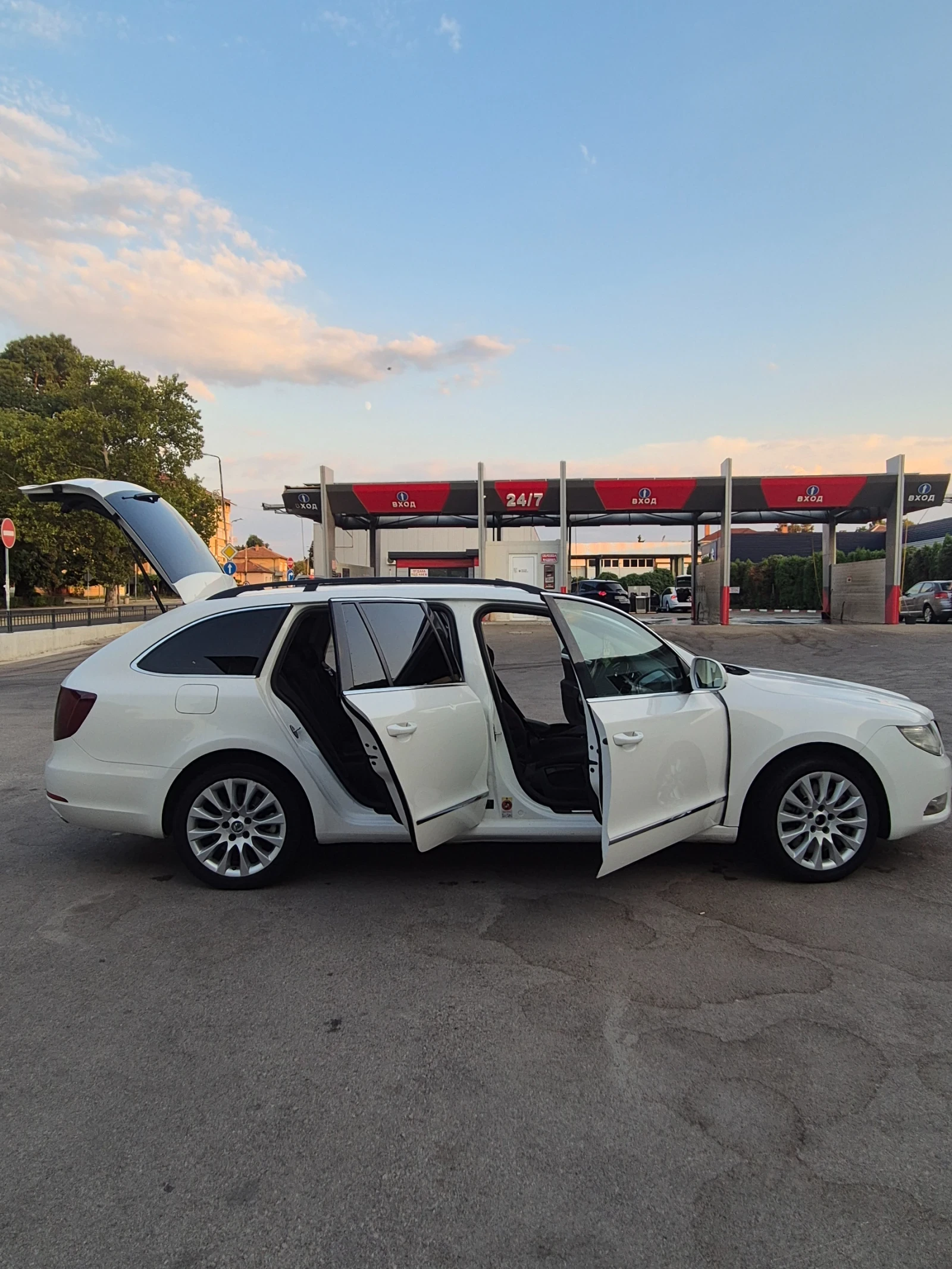 Skoda Superb, снимка 5 - Автомобили и джипове - 55781391