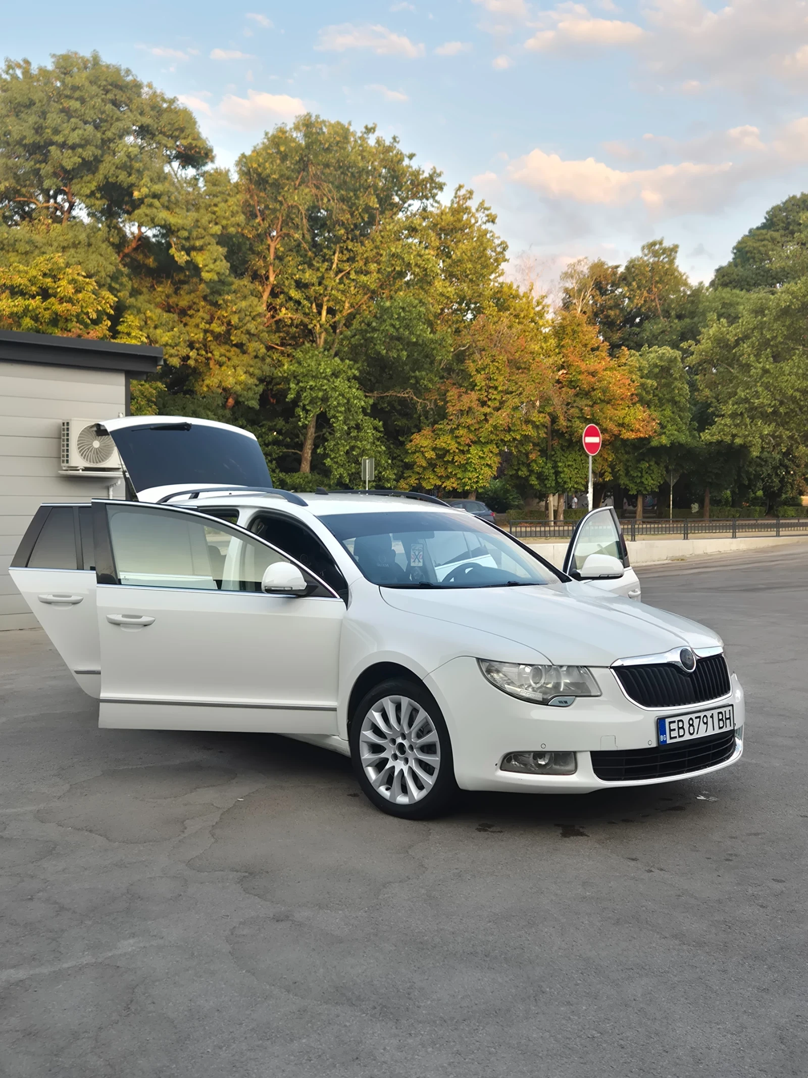 Skoda Superb, снимка 4 - Автомобили и джипове - 55781391