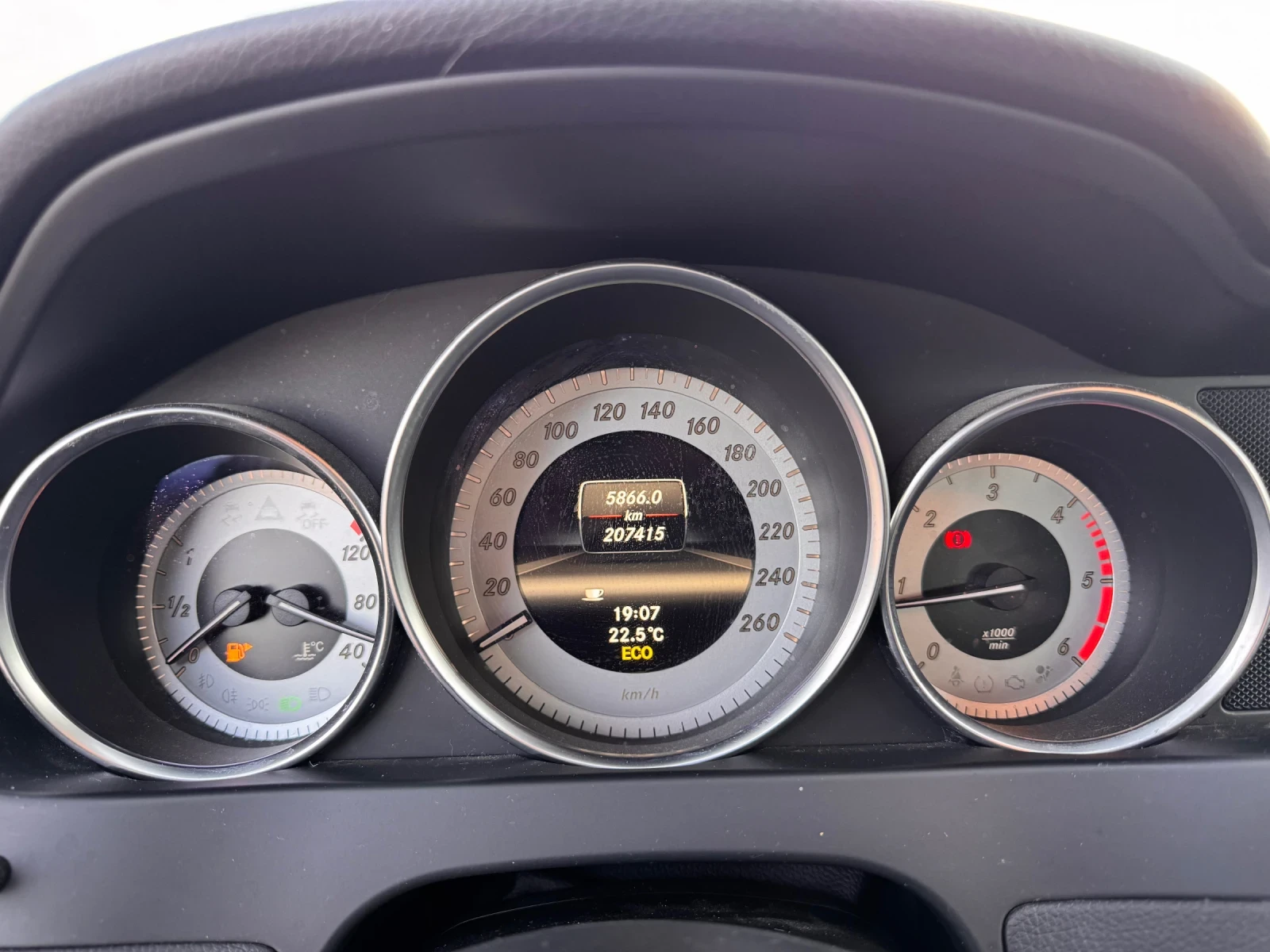 Mercedes-Benz C 200 Avantgarde, снимка 9 - Автомобили и джипове - 56086724