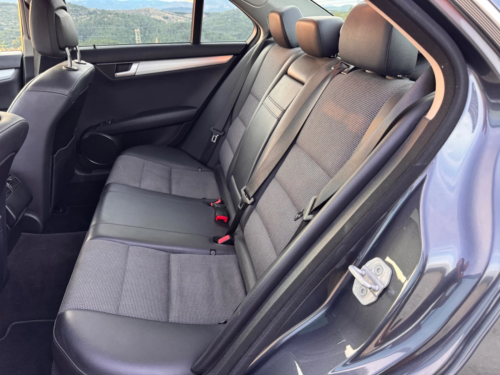 Mercedes-Benz C 200 Avantgarde, снимка 15 - Автомобили и джипове - 56086724