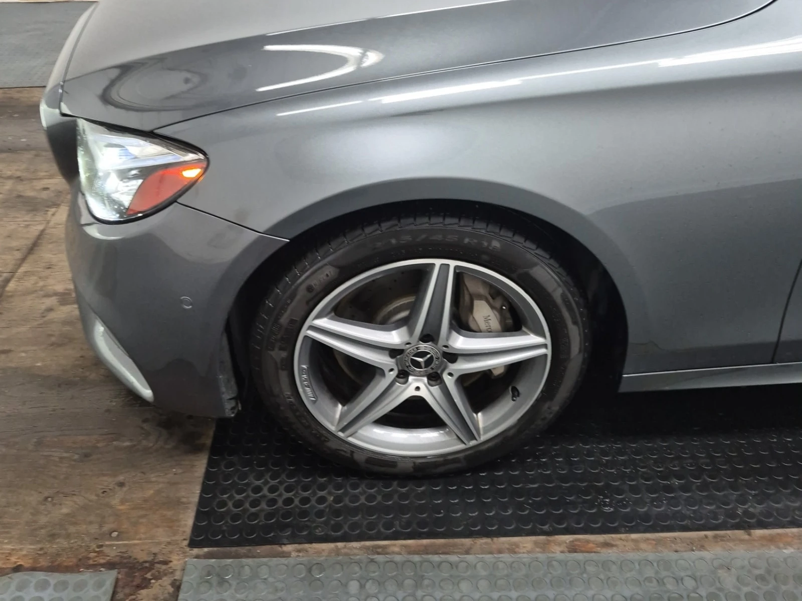 Mercedes-Benz E 300 4MATIC * AMG * CARFAX * , снимка 6 - Автомобили и джипове - 56092497